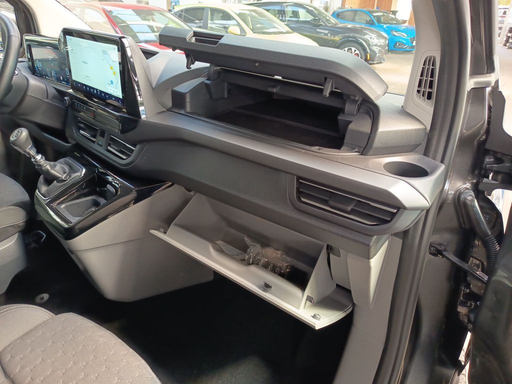 Ford Tourneo Custom 2025