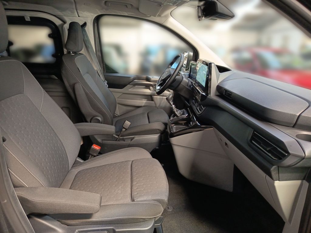 Ford Tourneo Custom 2025