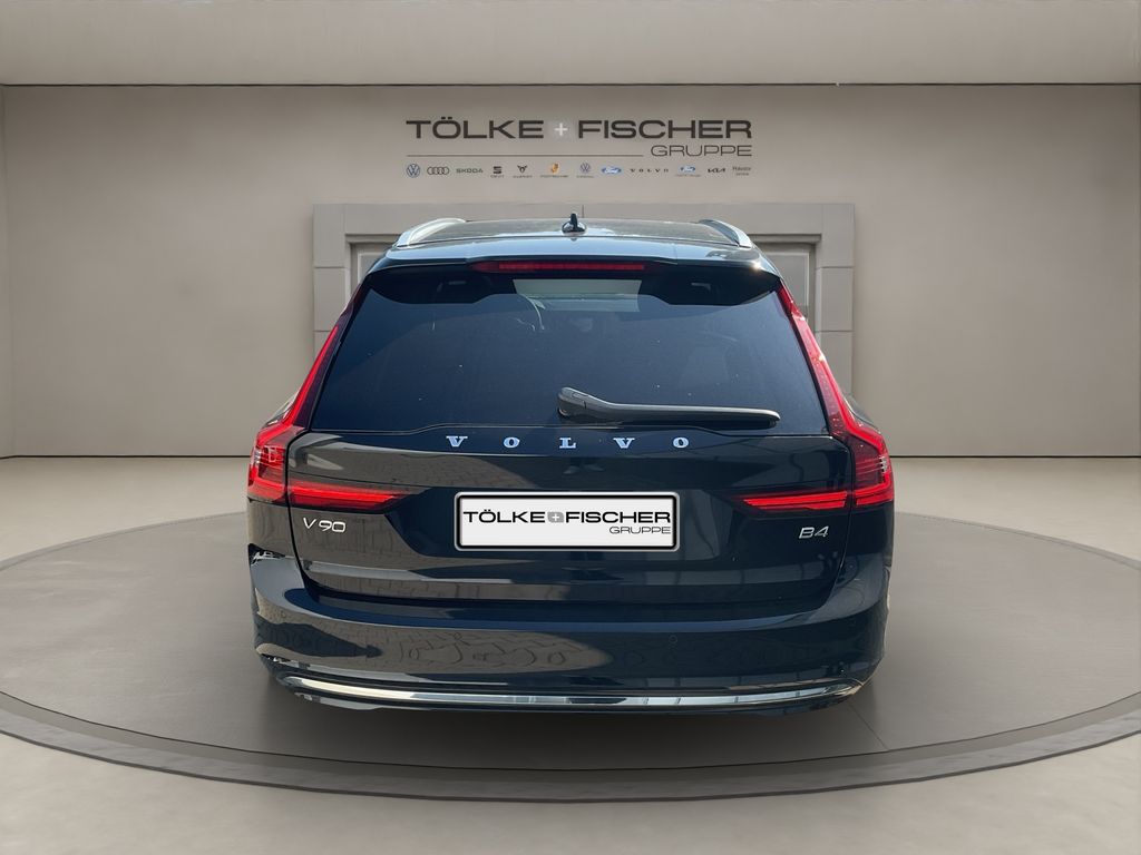 Volvo V90 2025