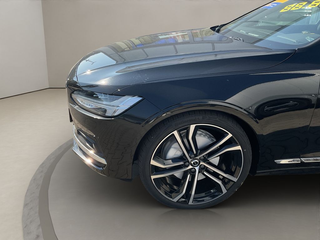 Volvo V90 2025