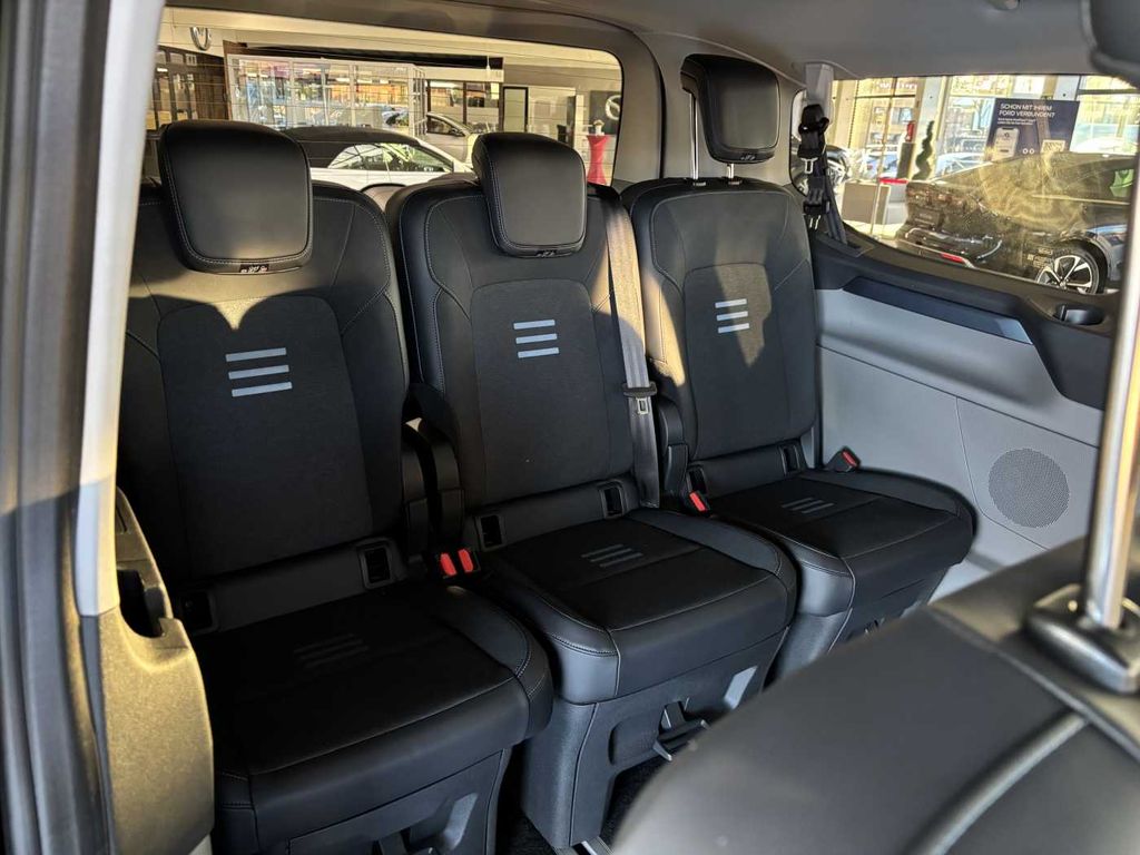 Ford Tourneo Custom 2025