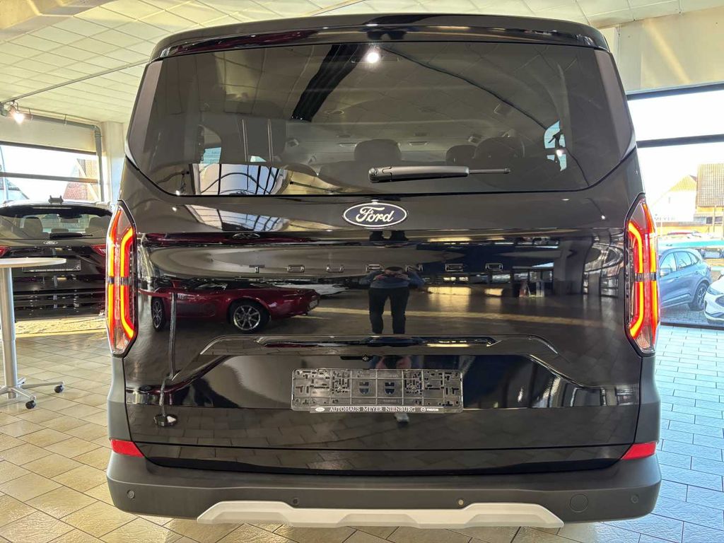 Ford Tourneo Custom 2025