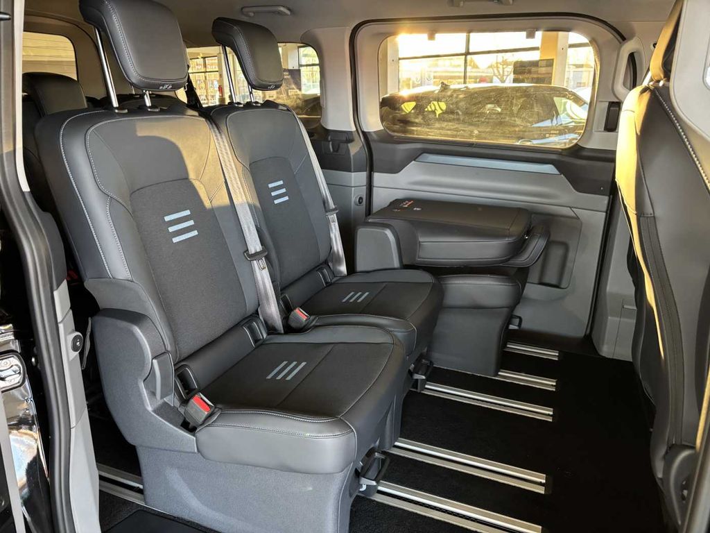 Ford Tourneo Custom 2025