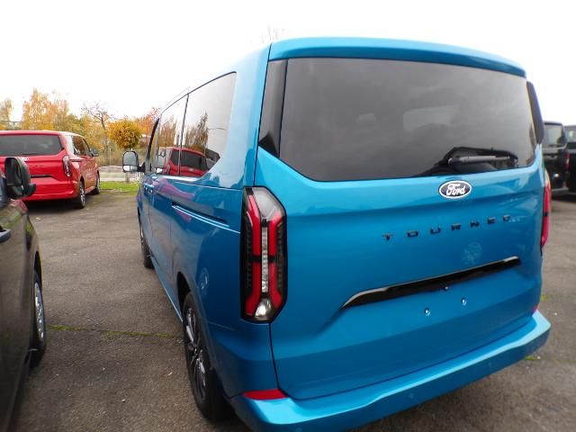 Ford Tourneo Custom 2025