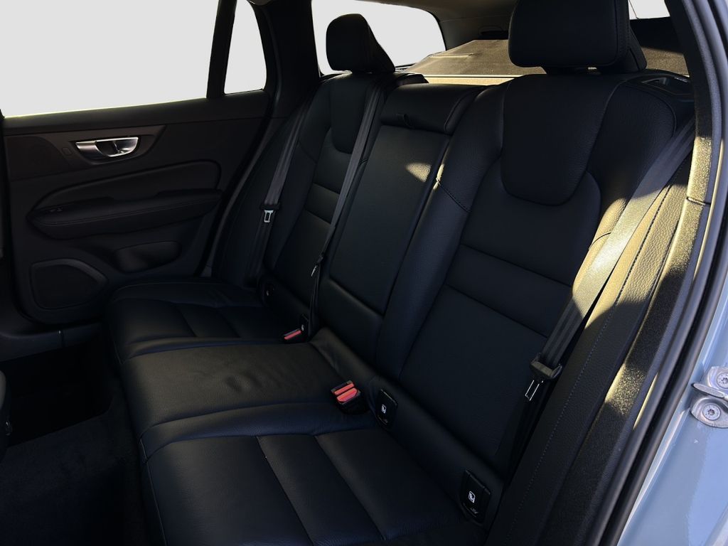 Volvo V60 Cross Country 2023