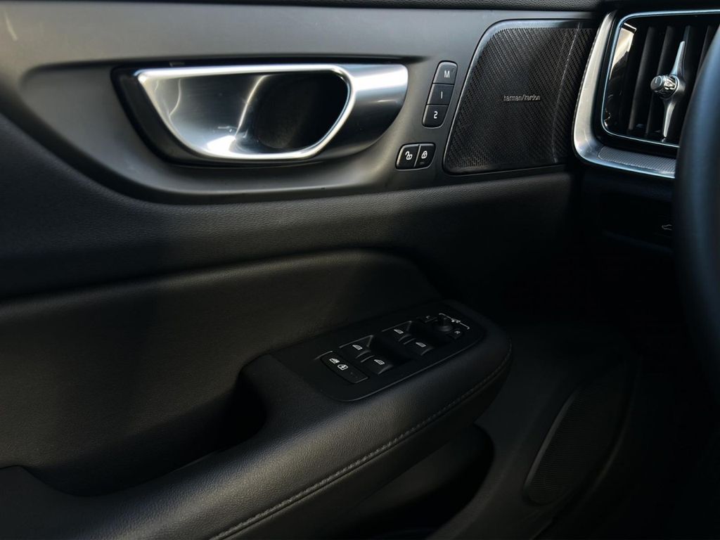 Volvo V60 2023