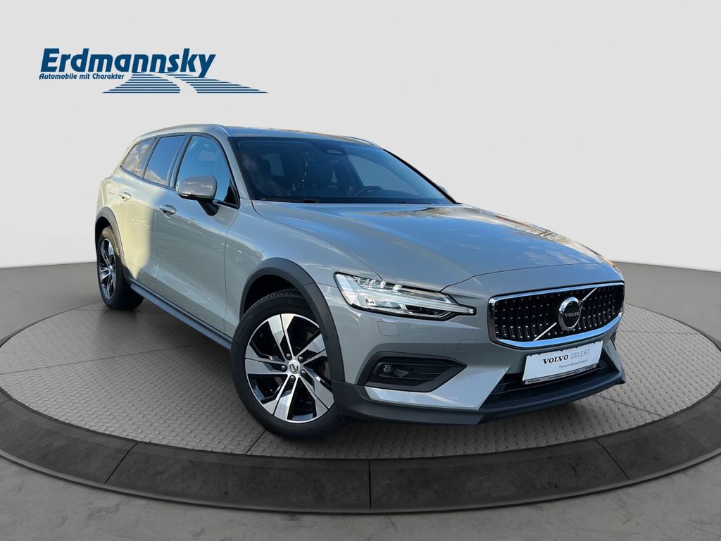 Volvo V60 Cross Country 2023