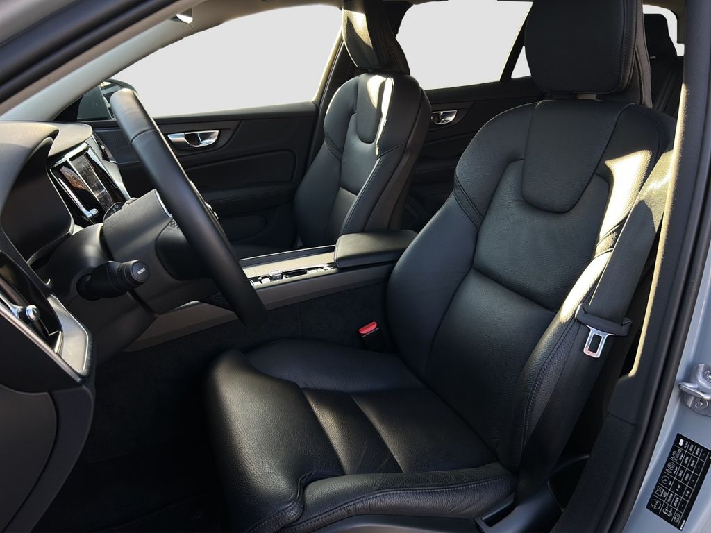 Volvo V60 Cross Country 2023