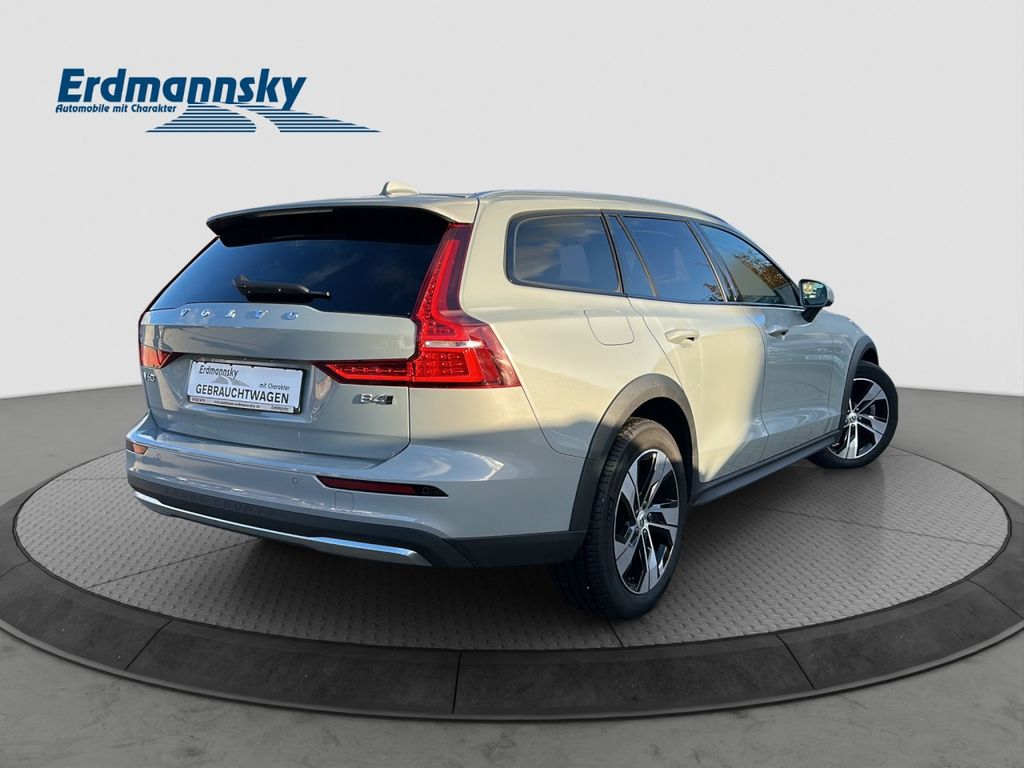 Volvo V60 Cross Country 2023