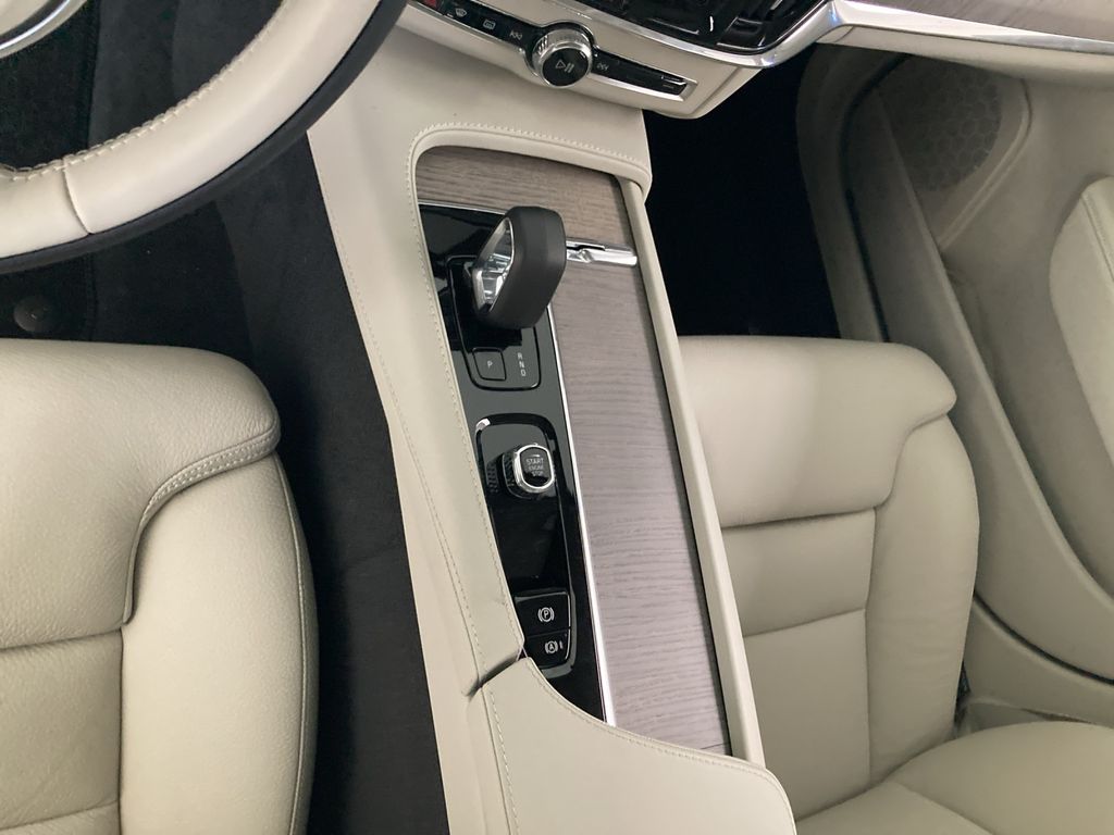 Volvo V90 2025