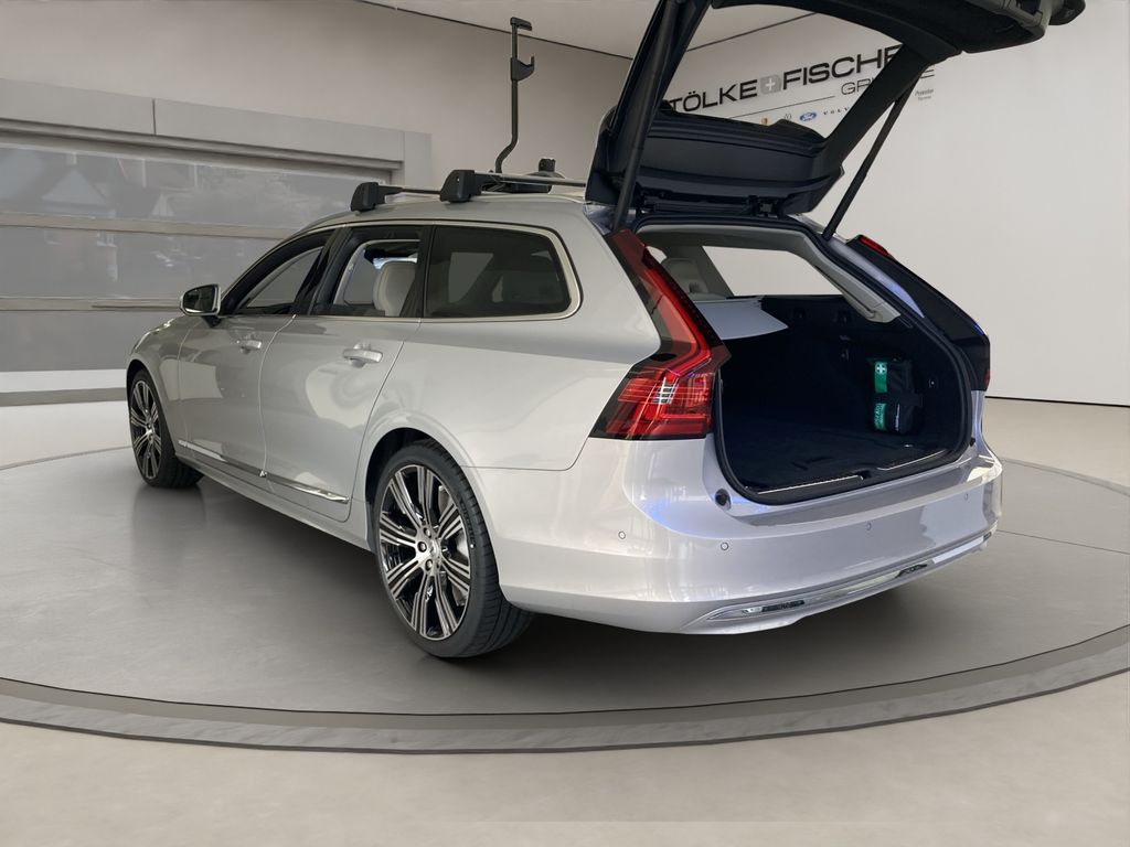 Volvo V90 2025