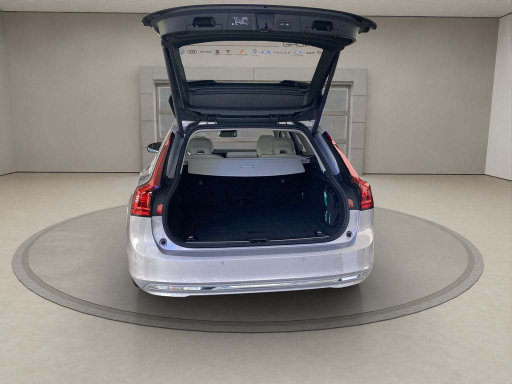 Volvo V90 2025