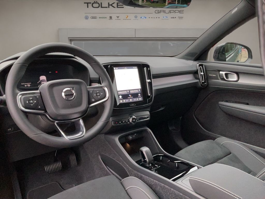 Volvo EX40 2025