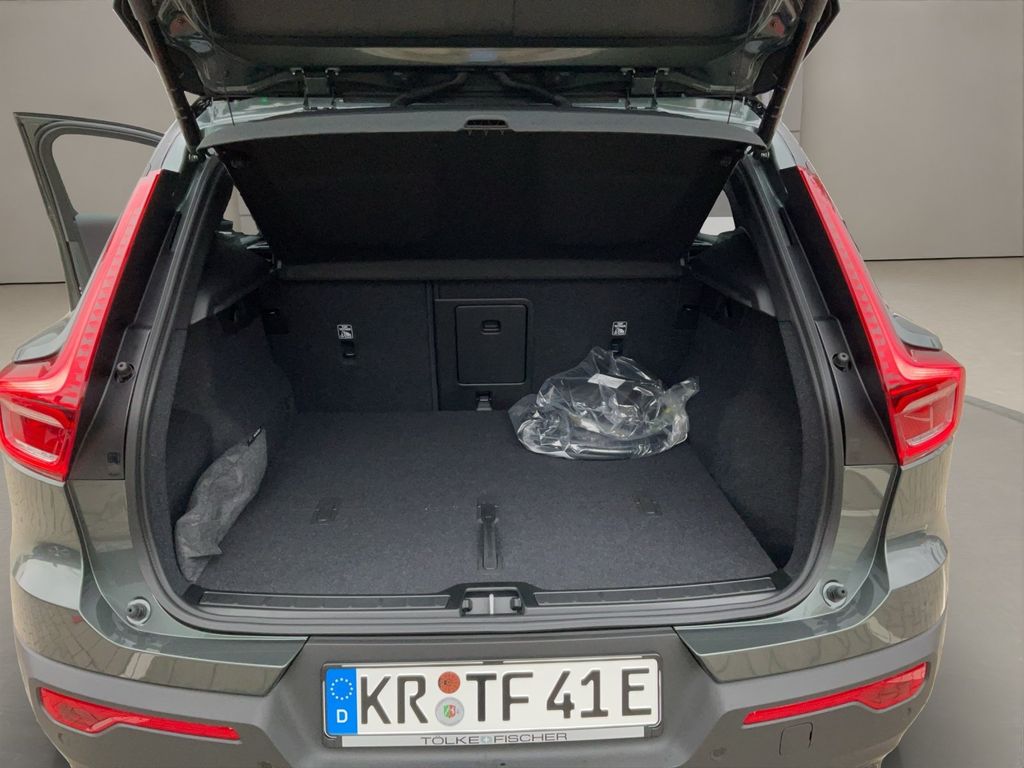 Volvo EX40 2025