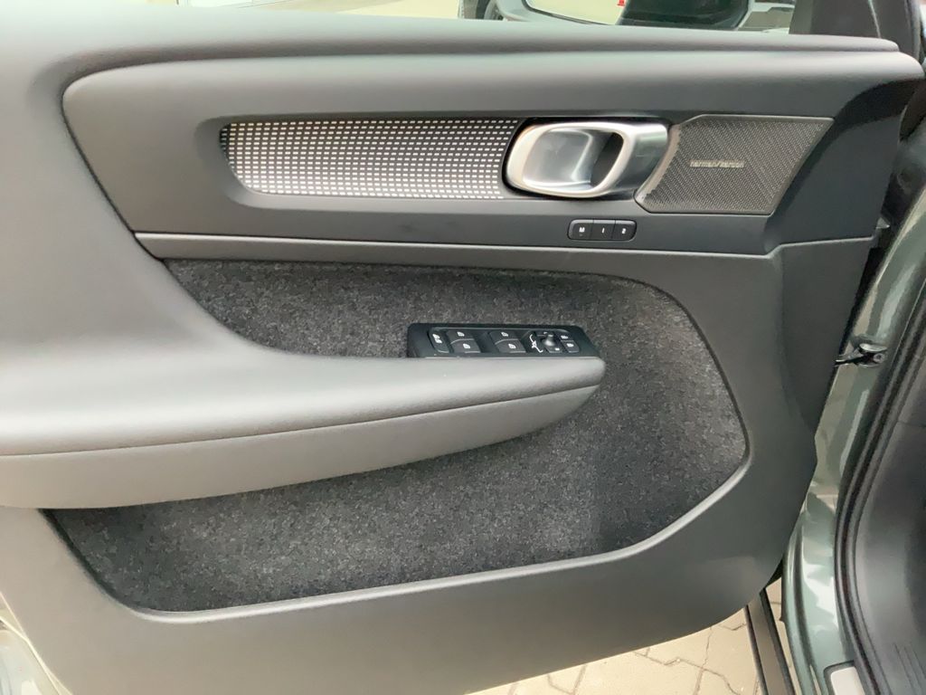 Volvo EX40 2025