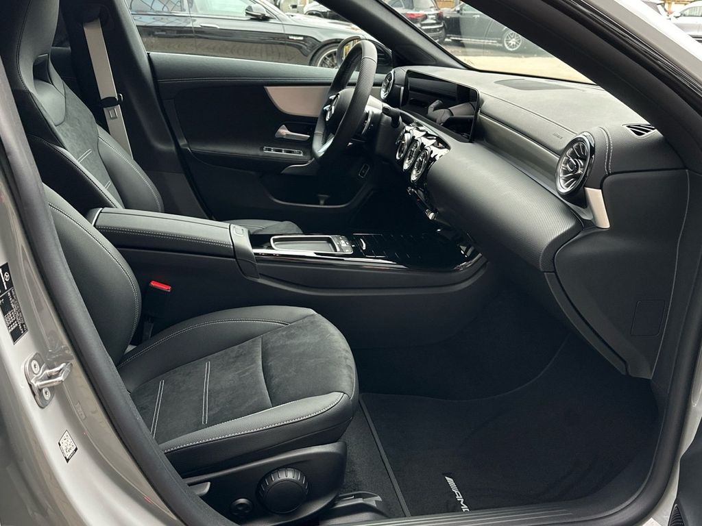 Mercedes-Benz CLA 200 2025