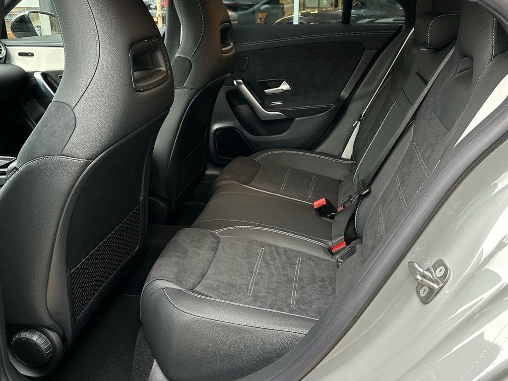 Mercedes-Benz CLA 200 2025