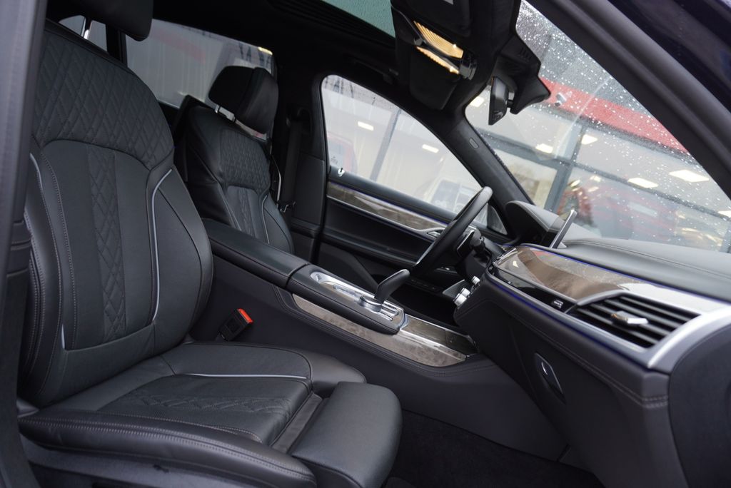 BMW 750 2020
