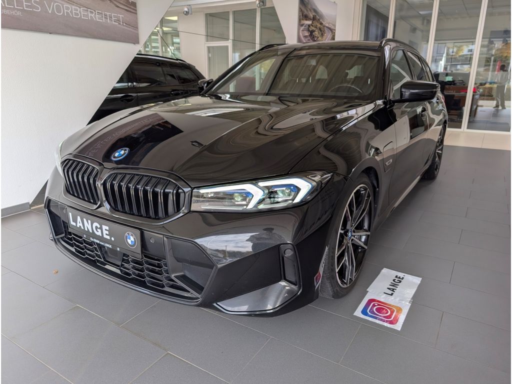 BMW 330 2022