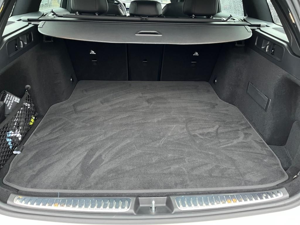 Mercedes-Benz C 300 2025