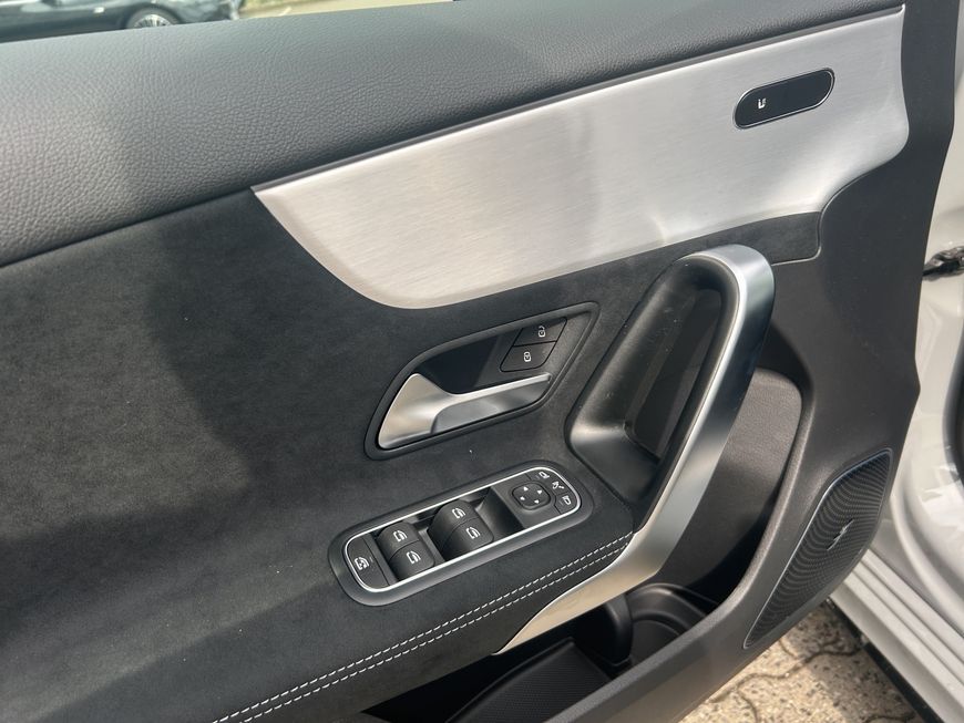 Mercedes-Benz A 180 2025