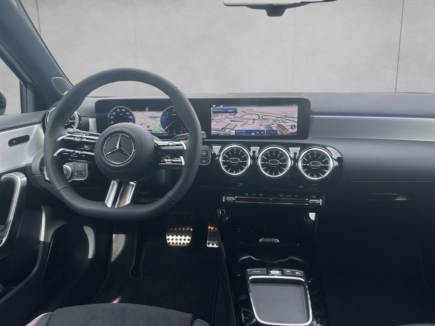 Mercedes-Benz A 180 2025