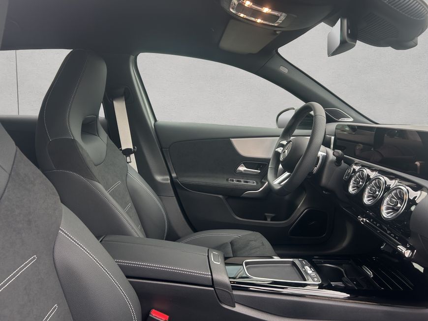 Mercedes-Benz A 180 2025