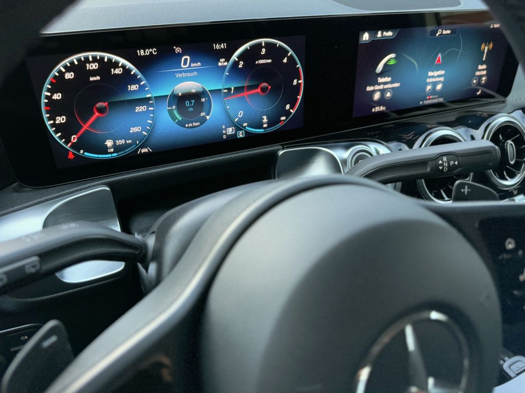 Mercedes-Benz GLB 180 2023