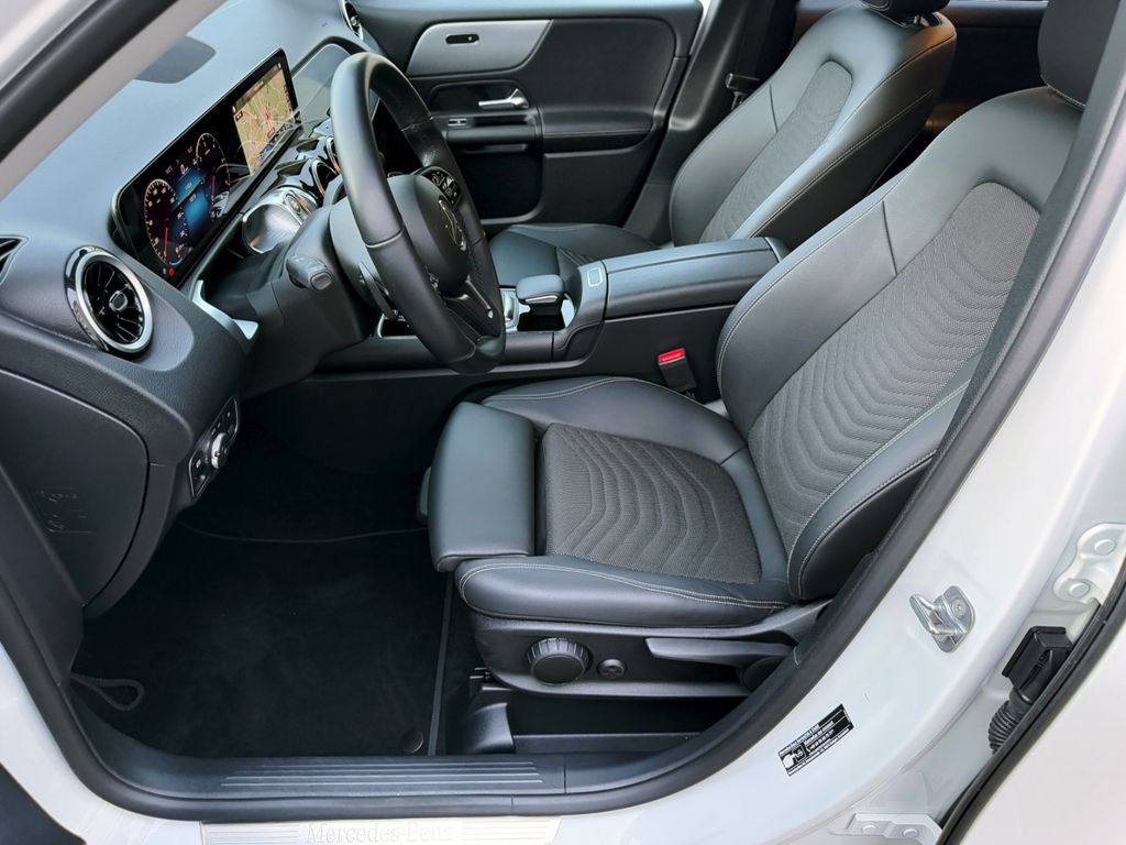 Mercedes-Benz GLB 180 2023