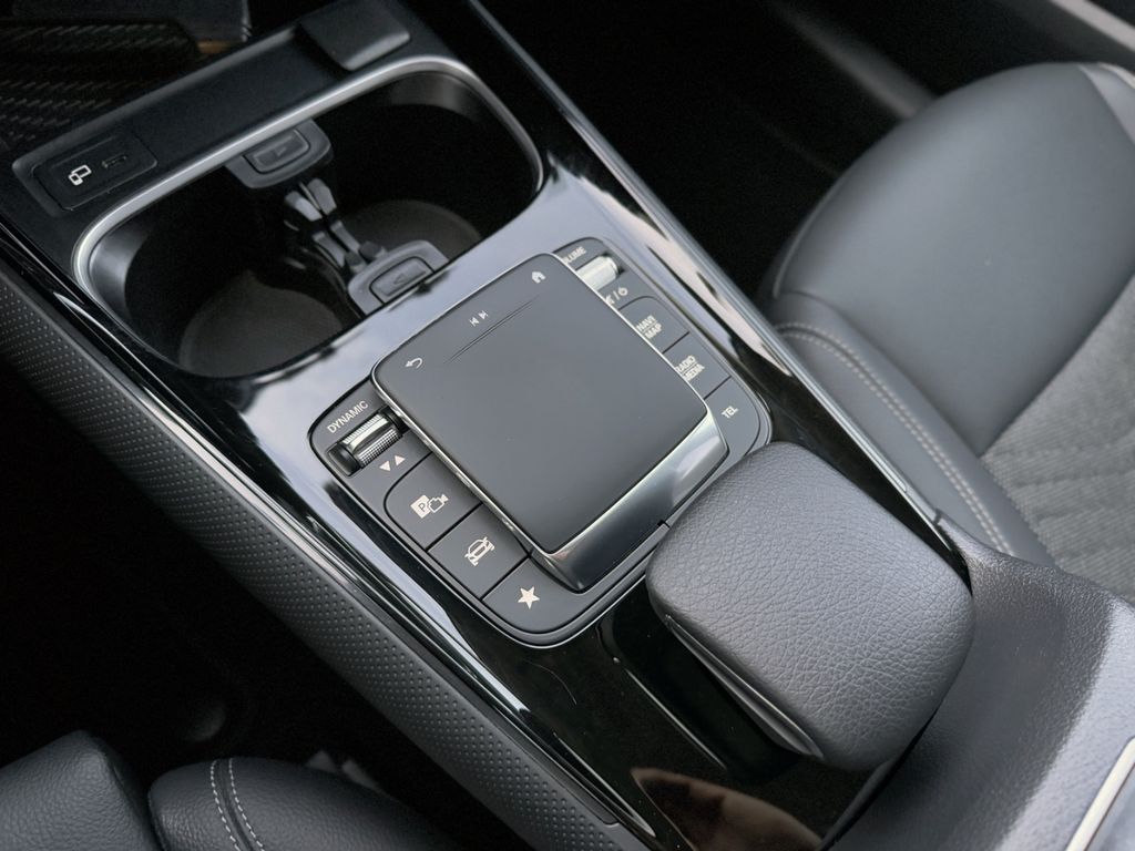 Mercedes-Benz GLB 180 2023