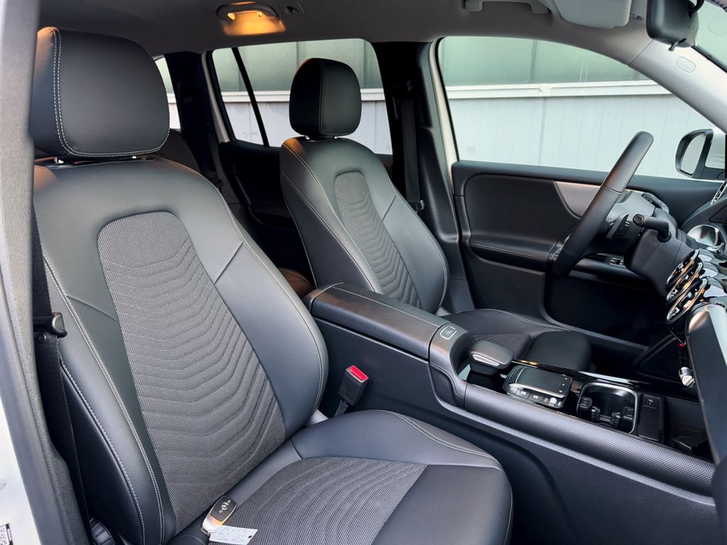 Mercedes-Benz GLB 180 2023