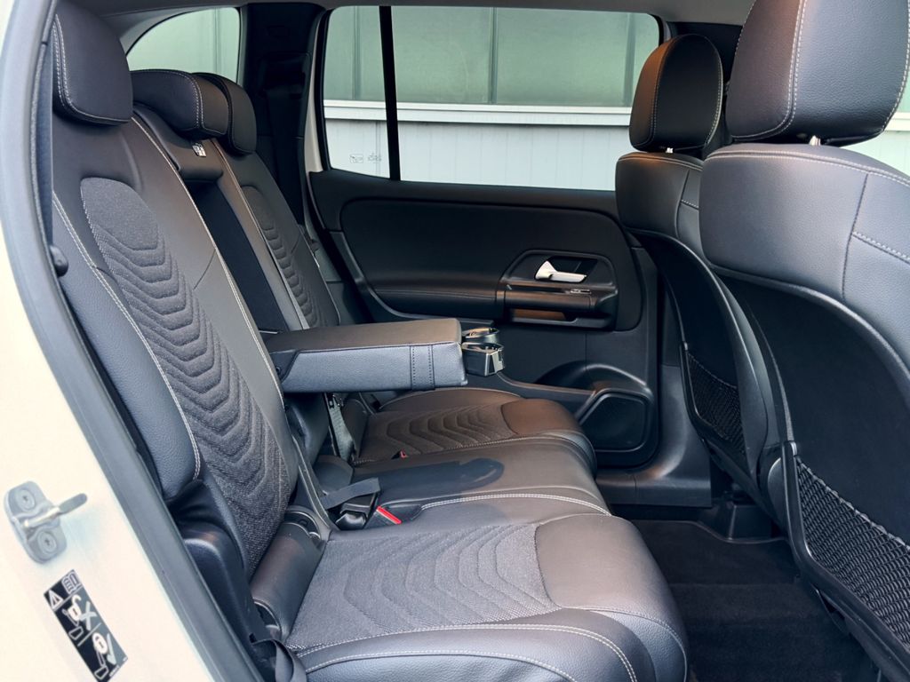 Mercedes-Benz GLB 180 2023