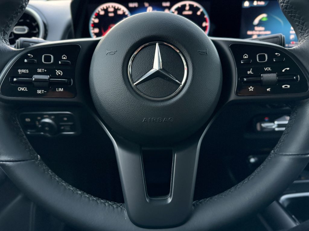 Mercedes-Benz GLB 180 2023