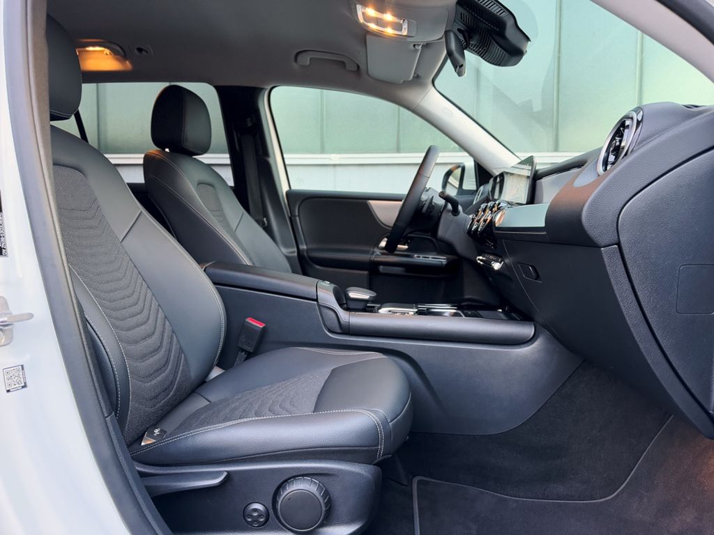 Mercedes-Benz GLB 180 2023