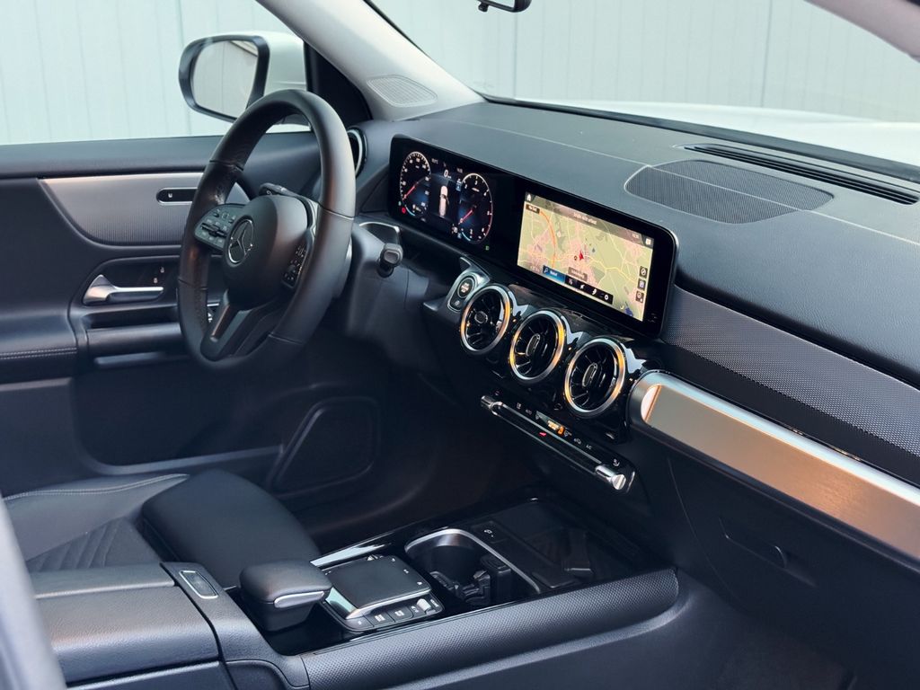 Mercedes-Benz GLB 180 2023