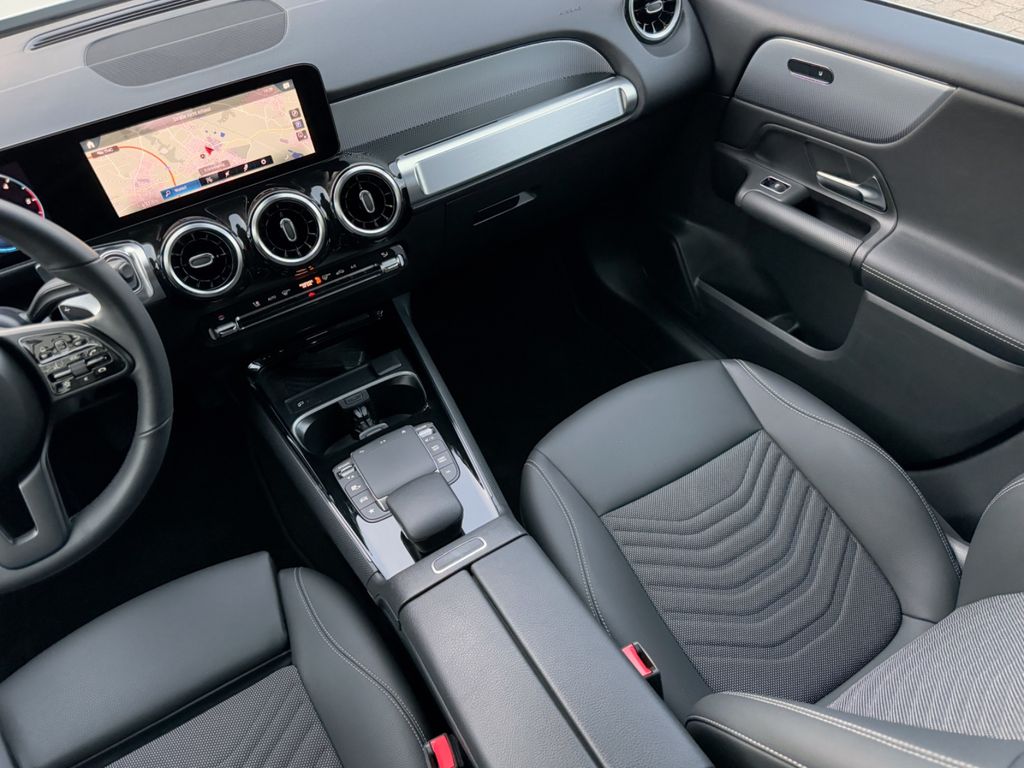 Mercedes-Benz GLB 180 2023