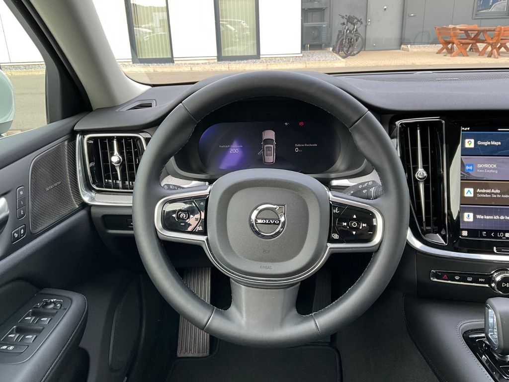 Volvo V60 2025