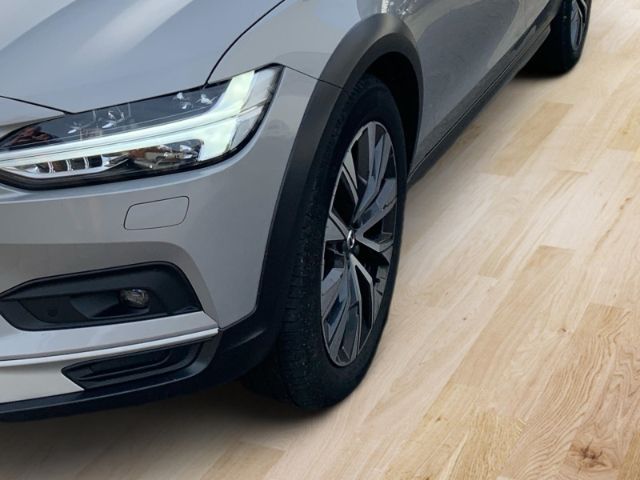 Volvo V90 Cross Country 2022