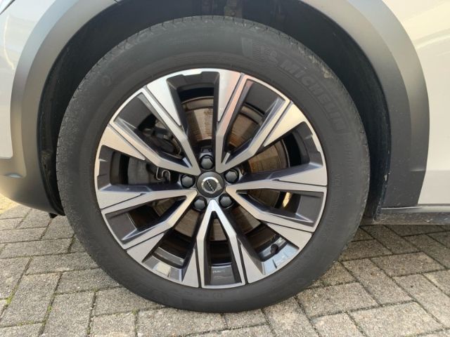 Volvo V90 Cross Country 2022