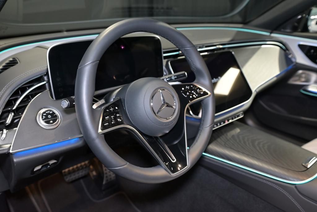 Mercedes-Benz E 300 2025