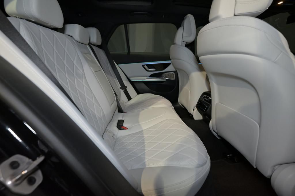 Mercedes-Benz E 300 2025