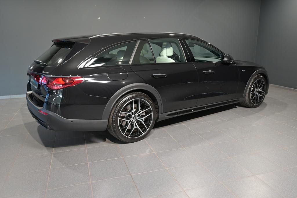 Mercedes-Benz E 300 2025