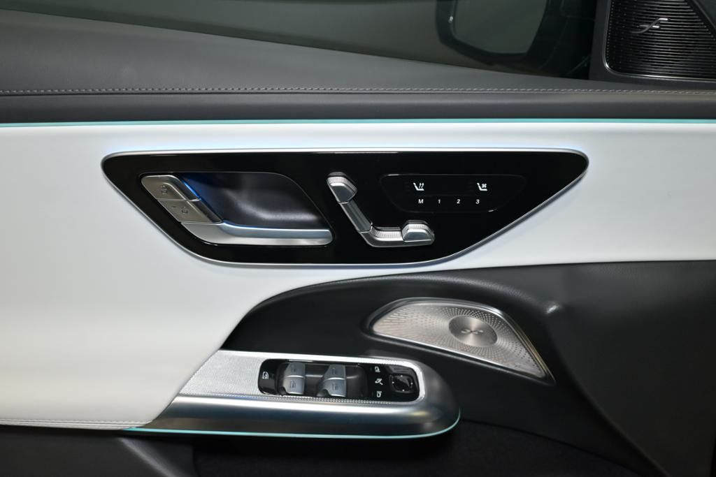 Mercedes-Benz E 300 2025