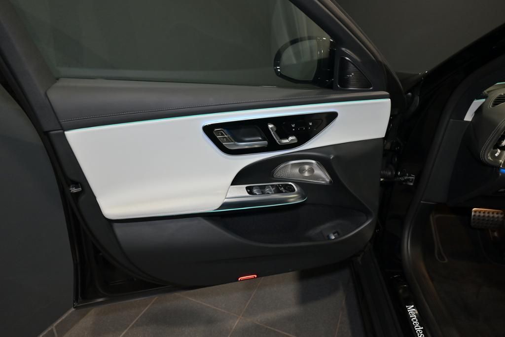 Mercedes-Benz E 300 2025