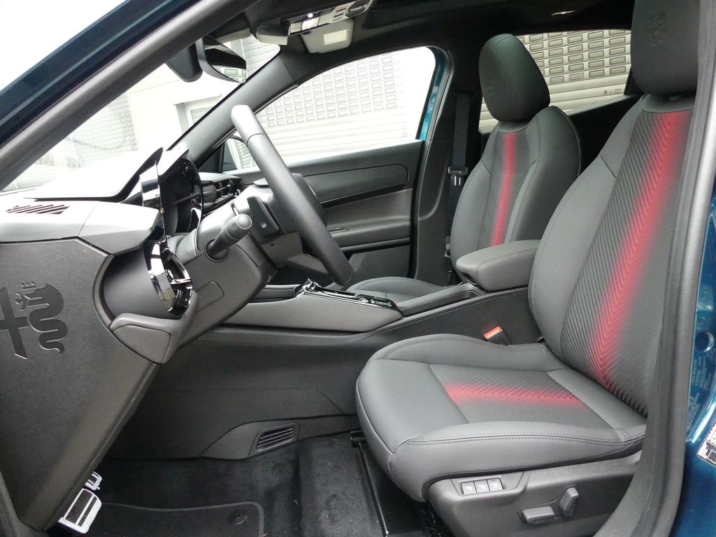 Alfa Romeo Junior 2025