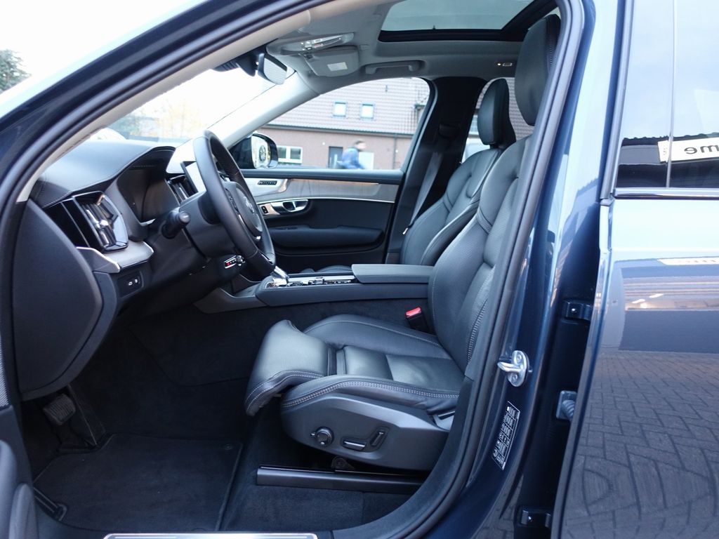 Volvo XC90 2025