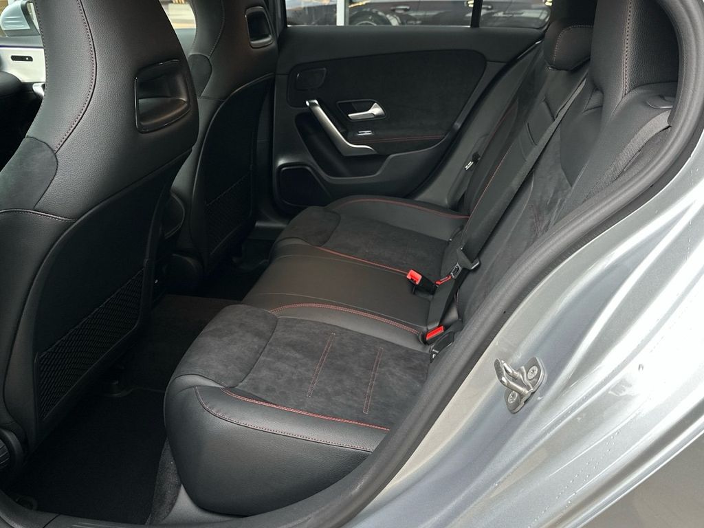 Mercedes-Benz A 200 2025