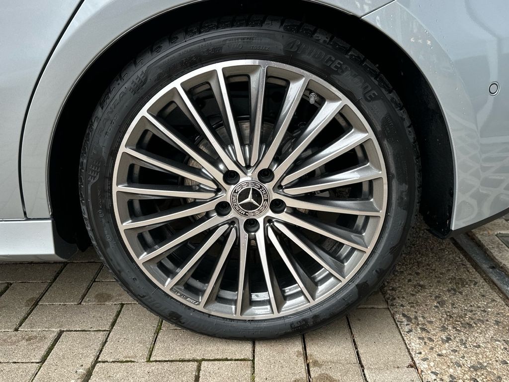 Mercedes-Benz A 200 2025