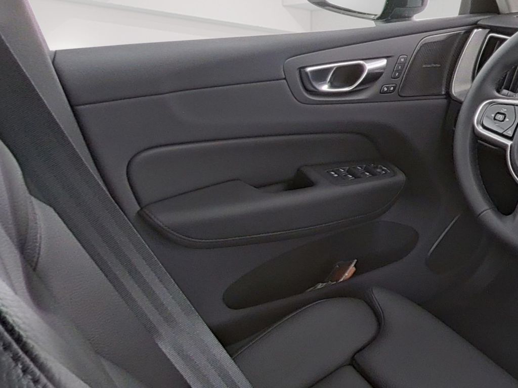 Volvo XC60 2025