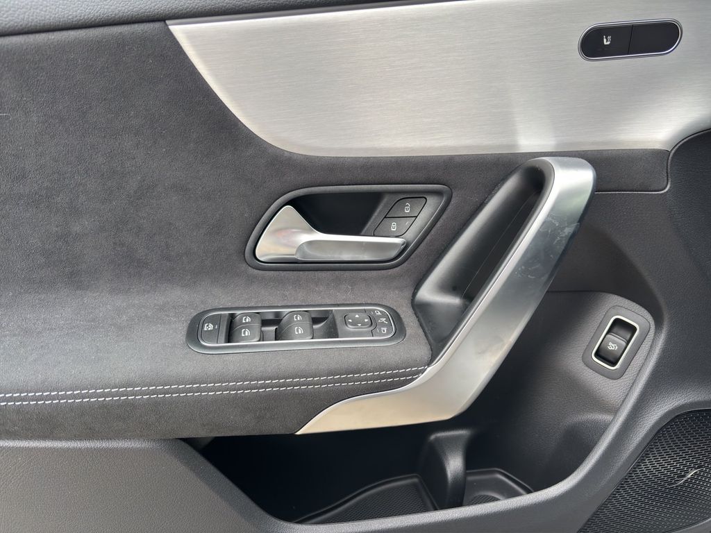 Mercedes-Benz CLA 220 2025
